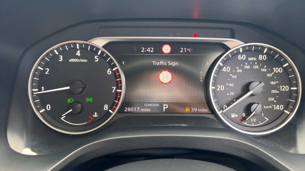Nissan Qashqai 1.3 DiG-T MH 158 Acenta Premium 5dr Xtronic Petrol Hatchback - Image 36