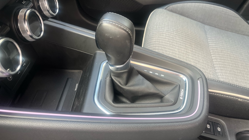 Renault Clio 1.6 E-TECH Hybrid 140 Lutecia SE 5dr Auto Hybrid Hatchback - Image 13