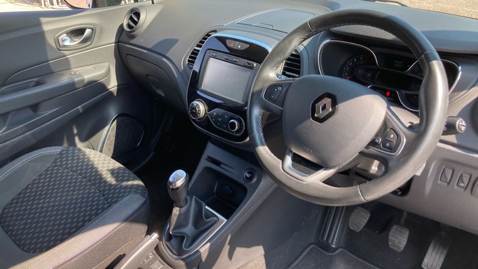 Renault Captur 0.9 TCE 90 Dynamique S Nav 5dr Petrol Hatchback - Image 11