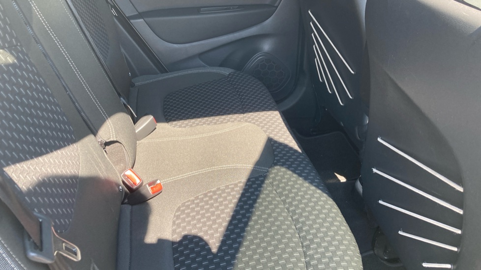 Renault Captur 0.9 TCE 90 Dynamique S Nav 5dr Petrol Hatchback - Image 16
