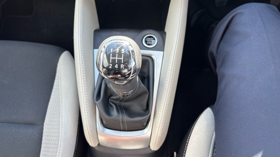 Nissan Micra 1.0 IG-T 92 Tekna 5dr Petrol Hatchback - Image 28