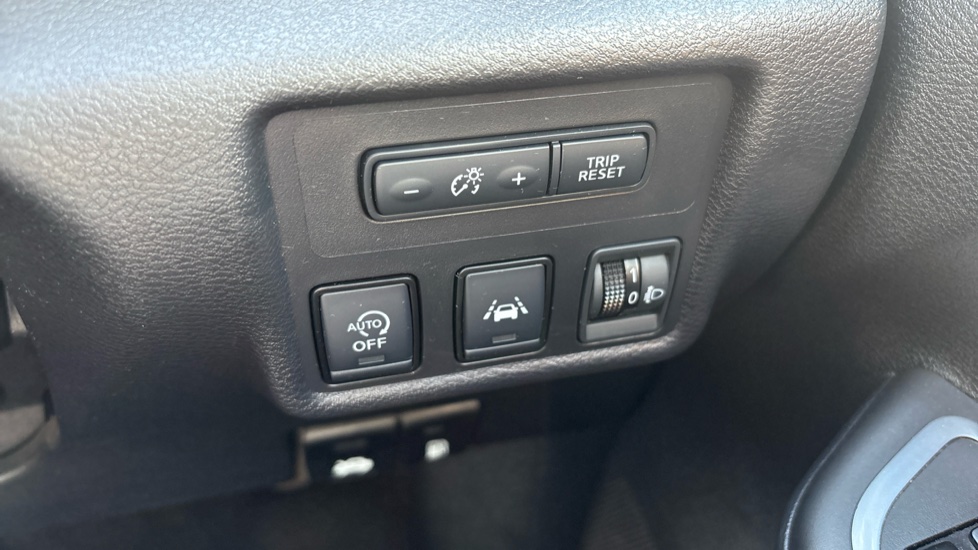 Nissan Micra 1.0 IG-T 92 Tekna 5dr Petrol Hatchback - Image 34