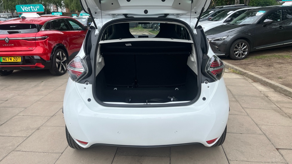 Renault Zoe 100kW Iconic R135 50kWh Boost Charge 5dr Auto Electric Hatchback - Image 4