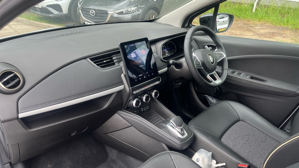 Renault Zoe 100kW Iconic R135 50kWh Boost Charge 5dr Auto Electric Hatchback - Image 9