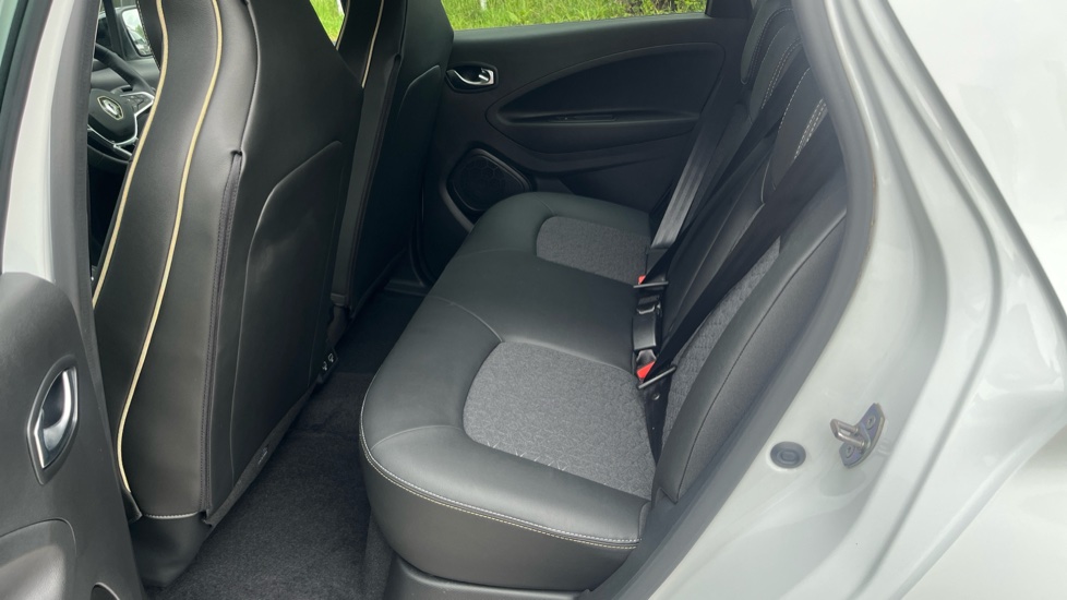 Renault Zoe 100kW Iconic R135 50kWh Boost Charge 5dr Auto Electric Hatchback - Image 16