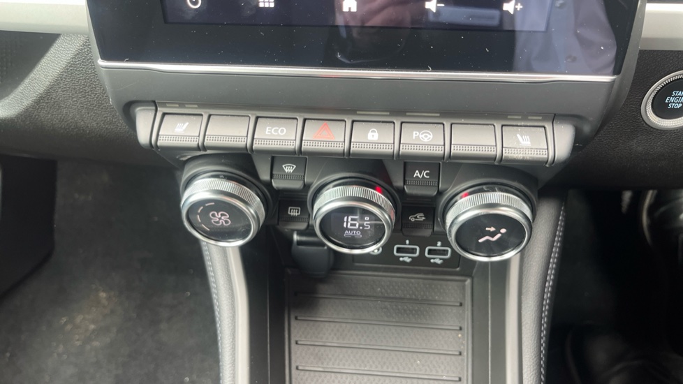 Renault Zoe 100kW Iconic R135 50kWh Boost Charge 5dr Auto Electric Hatchback - Image 24