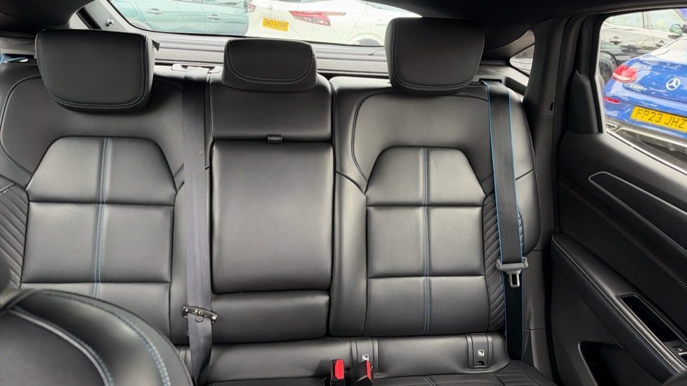 Renault Arkana 1.6 E-Tech FHEV 145 Esprit Alpine 5dr Auto Hybrid Estate - Image 15