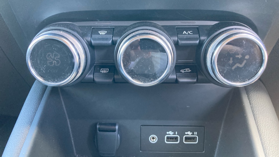 Renault Captur 1.6 E-Tech full hybrid 145 Engineered 5dr Auto Hybrid Hatchback - Image 24