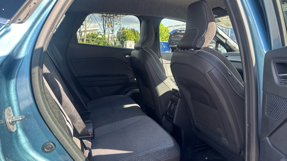 Renault Symbioz 1.6 E-Tech FHEV 145 Techno 5dr Auto Hybrid Estate - Image 16