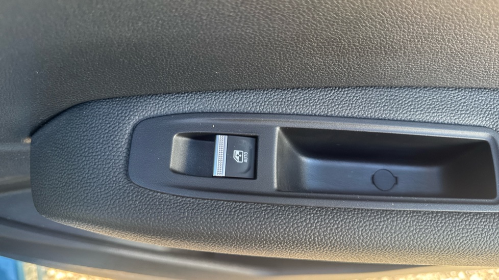 Renault Symbioz 1.6 E-Tech FHEV 145 Techno 5dr Auto Hybrid Estate - Image 21