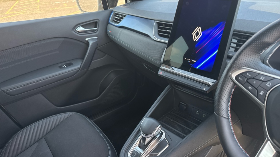 Renault Symbioz 1.6 E-Tech FHEV 145 Techno Esprit Alpine 5dr Auto Hybrid Estate - Image 14
