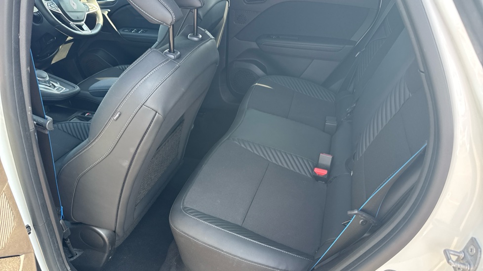 Renault Symbioz 1.6 E-Tech FHEV 145 Techno Esprit Alpine 5dr Auto Hybrid Estate - Image 16