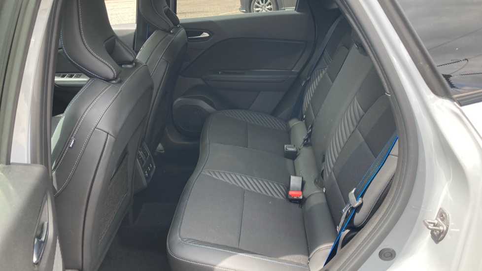 Renault Symbioz 1.6 E-Tech FHEV 145 Iconic Esprit Alpine 5dr Auto Hybrid Estate - Image 16