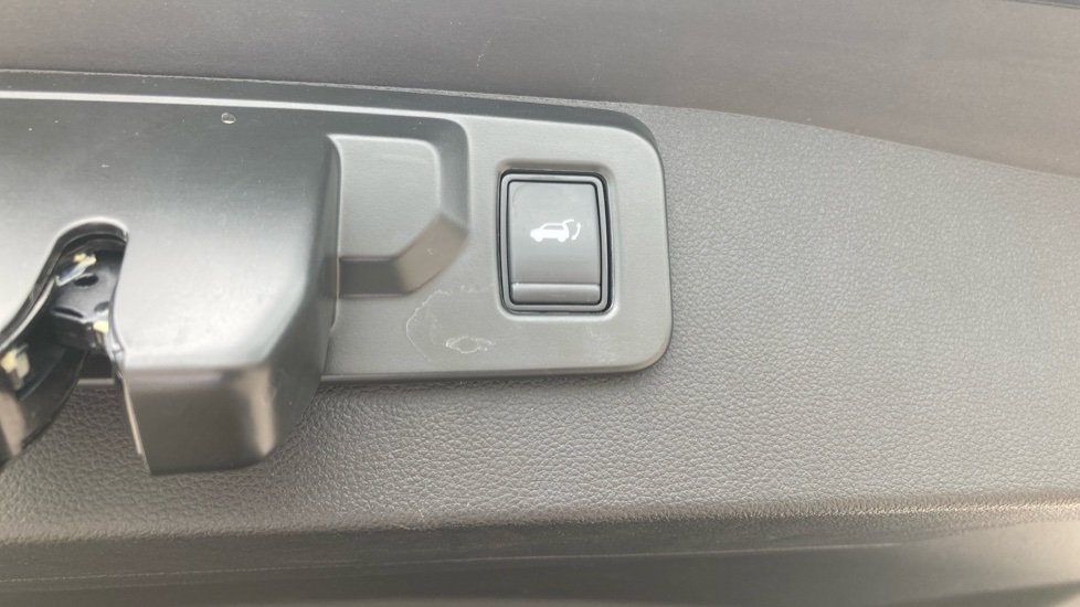 Renault Symbioz 1.6 E-Tech FHEV 145 Iconic Esprit Alpine 5dr Auto Hybrid Estate - Image 21