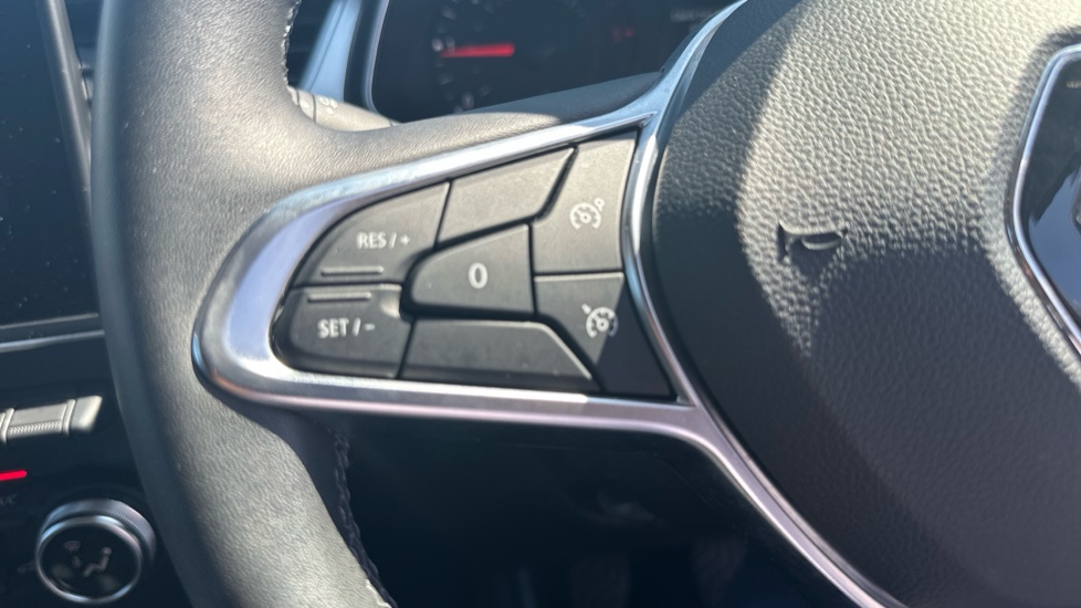 Renault Captur 1.5 dCi 95 Iconic 5dr Diesel Hatchback - Image 29