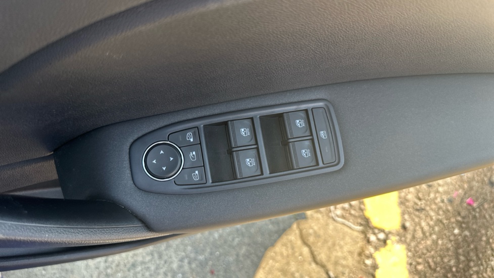 Renault Captur 1.5 dCi 95 Iconic 5dr Diesel Hatchback - Image 32
