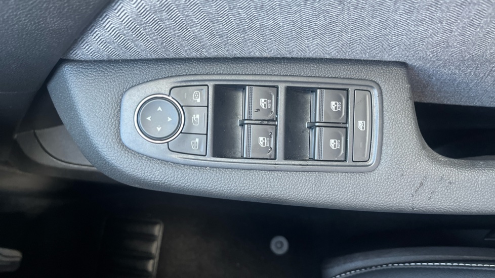 Renault Clio 1.0 TCe 90 Techno 5dr Petrol Hatchback - Image 34