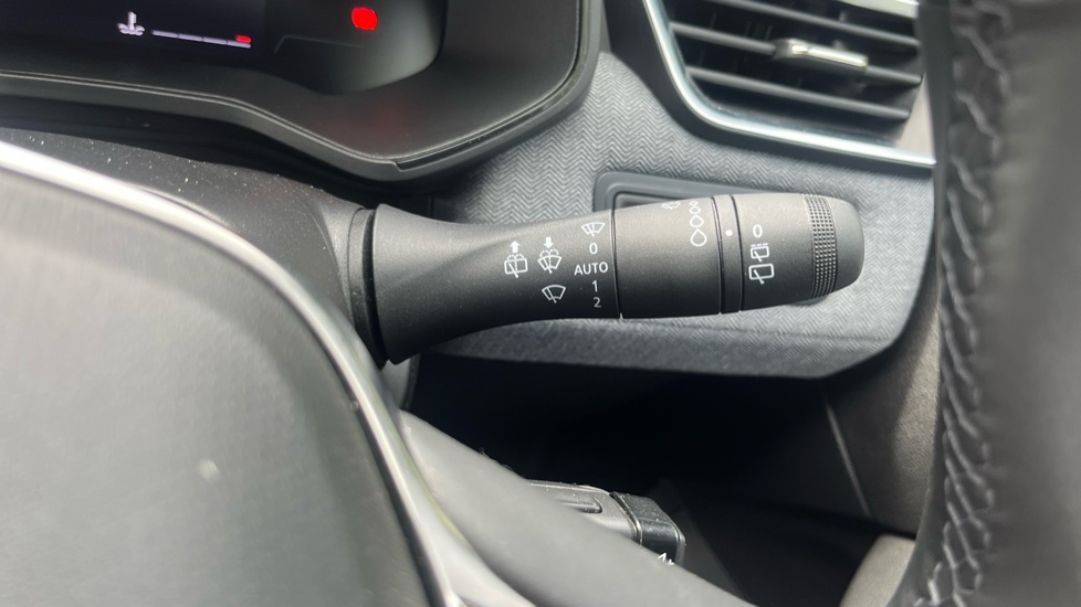 Renault Clio 1.0 TCe 90 Techno 5dr Petrol Hatchback - Image 33