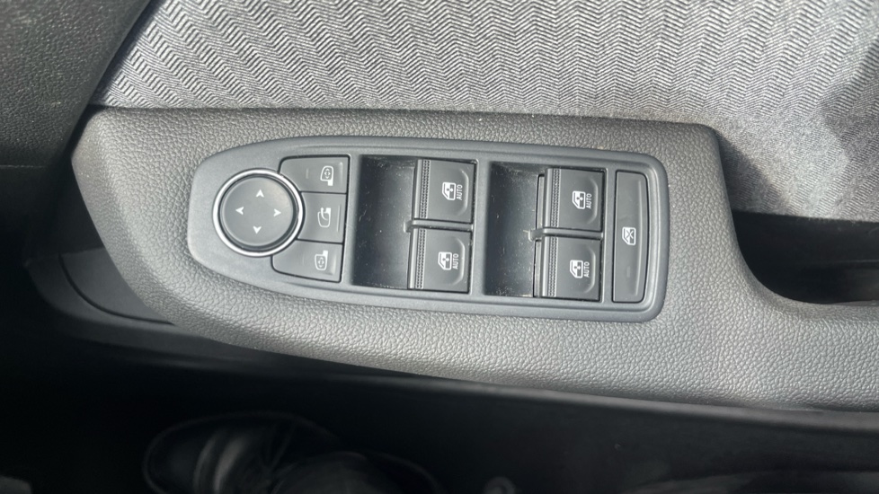 Renault Clio 1.0 TCe 90 Techno 5dr Petrol Hatchback - Image 35