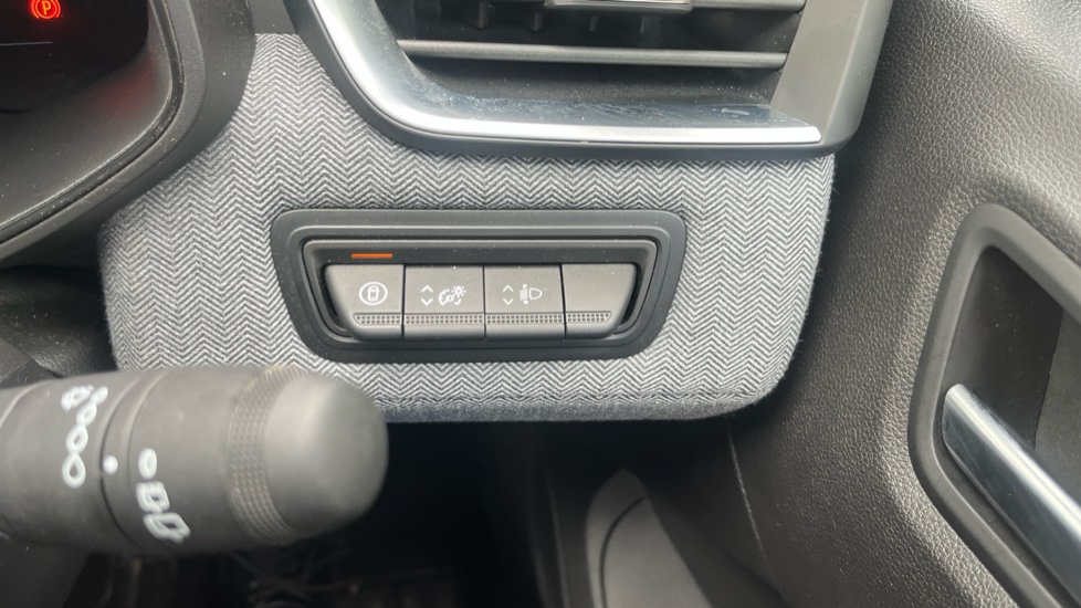 Renault Clio 1.0 TCe 90 Techno 5dr Petrol Hatchback - Image 36
