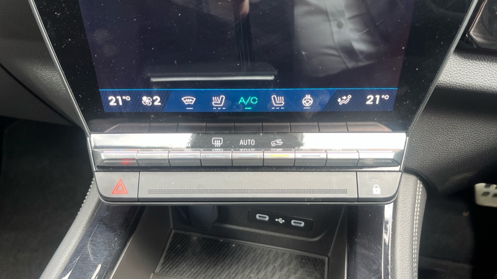 Renault Rafale E-Tech FHEV Techno Esprit Alpine 5dr Auto 4C Hybrid Estate - Image 33