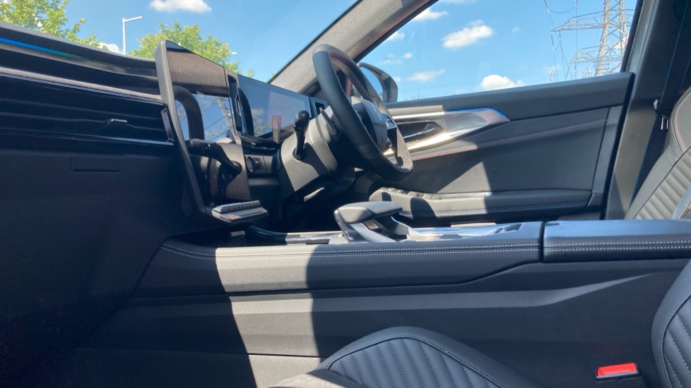 Renault Rafale E-Tech FHEV Iconic Esprit Alpine 5dr Auto 4C Hybrid Estate - Image 9