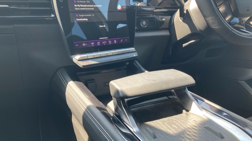Renault Rafale E-Tech FHEV Iconic Esprit Alpine 5dr Auto 4C Hybrid Estate - Image 13