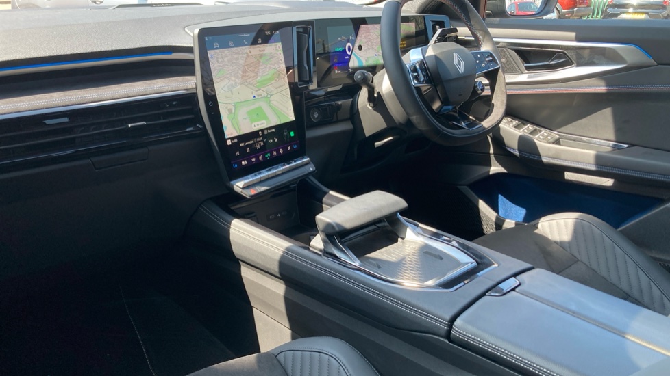 Renault Rafale E-Tech FHEV Iconic Esprit Alpine 5dr Auto 4C Hybrid Estate - Image 14