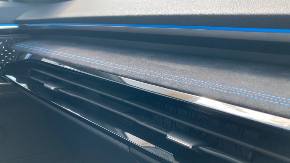 Renault Rafale E-Tech FHEV Iconic Esprit Alpine 5dr Auto 4C Hybrid Estate - Image 31