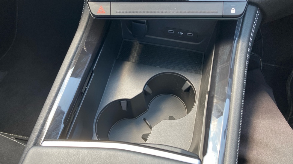 Renault Rafale E-Tech FHEV Iconic Esprit Alpine 5dr Auto 4C Hybrid Estate - Image 33