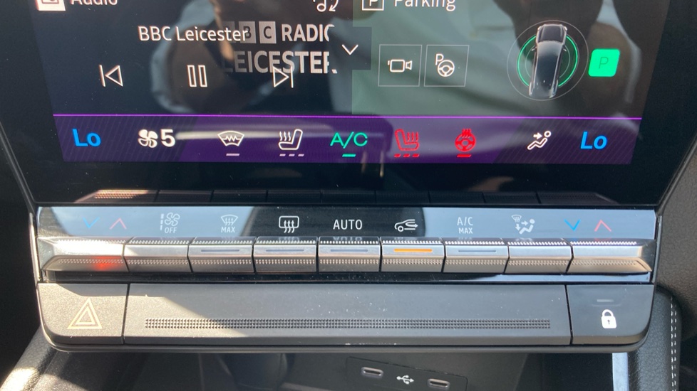 Renault Rafale E-Tech FHEV Iconic Esprit Alpine 5dr Auto 4C Hybrid Estate - Image 37