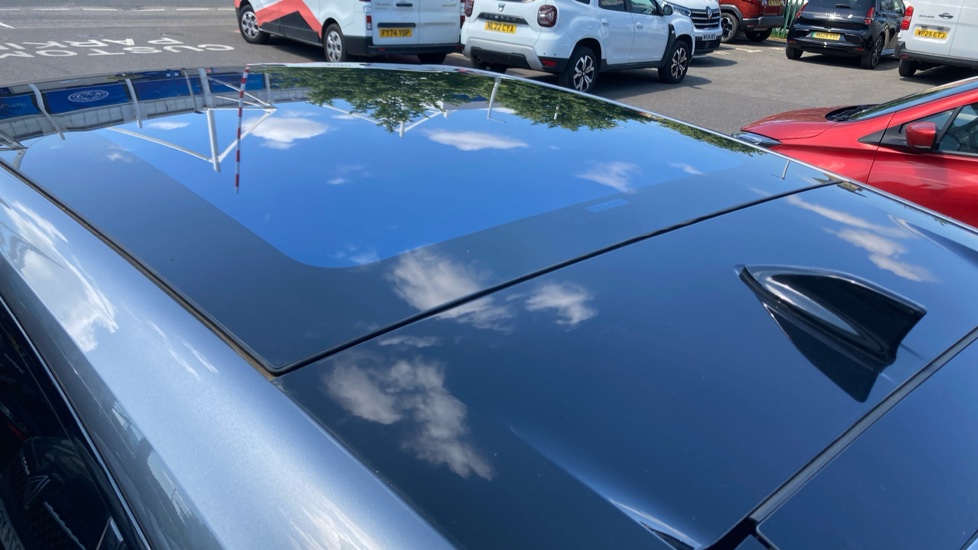 Renault Rafale E-Tech FHEV Iconic Esprit Alpine 5dr Auto 4C Hybrid Estate - Image 45