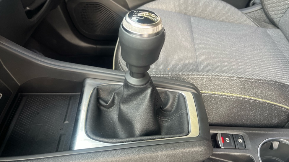 Renault Captur 1.2 TCE 115 Techno 5dr Petrol Hatchback - Image 13