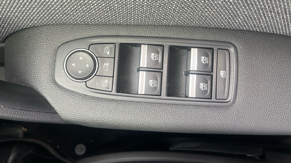 Renault Captur 1.2 TCE 115 Techno 5dr Petrol Hatchback - Image 36