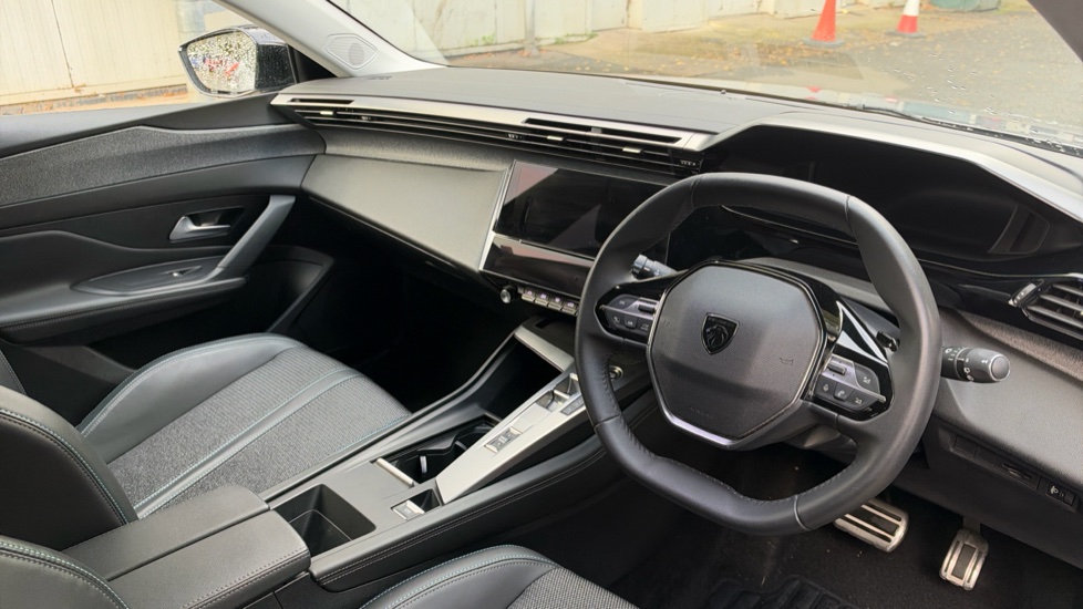 Peugeot 308 1.2 PureTech Allure 5dr EAT8 Petrol Estate - Image 11