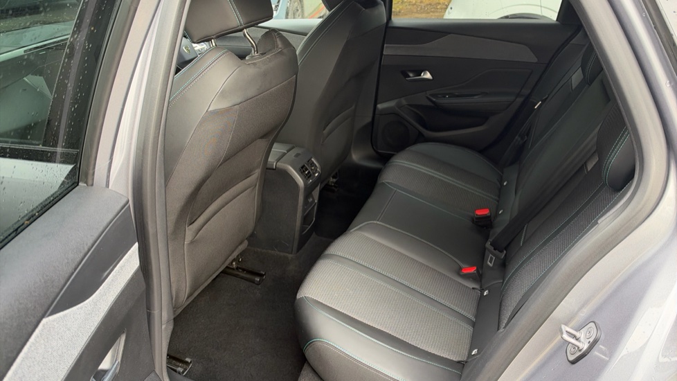 Peugeot 308 1.2 PureTech Allure 5dr EAT8 Petrol Estate - Image 16