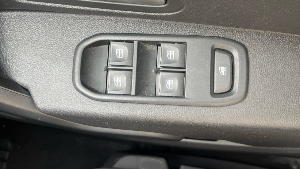 Dacia Duster 1.3 TCe 130 Expression 5dr Petrol Estate - Image 36