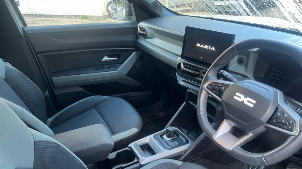 Dacia Duster 1.6 Hybrid 140 Extreme 5dr Auto Hybrid Estate - Image 14