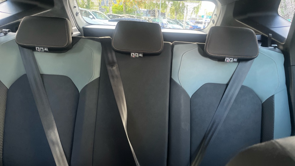 Dacia Duster 1.6 Hybrid 140 Extreme 5dr Auto Hybrid Estate - Image 15