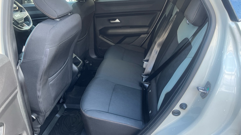 Dacia Duster 1.6 Hybrid 140 Extreme 5dr Auto Hybrid Estate - Image 16