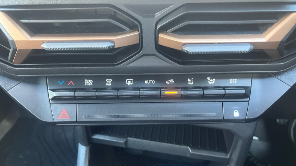 Dacia Duster 1.6 Hybrid 140 Extreme 5dr Auto Hybrid Estate - Image 25
