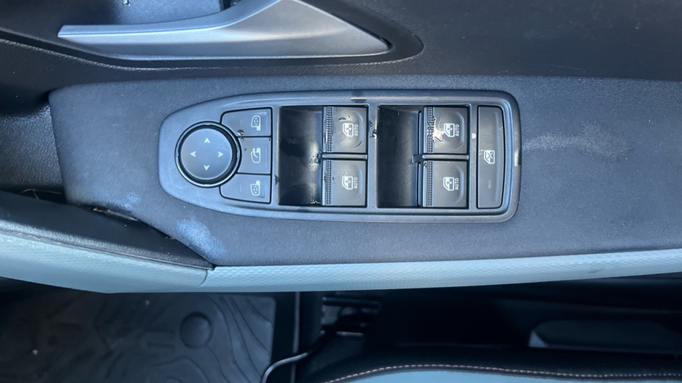 Dacia Duster 1.6 Hybrid 140 Extreme 5dr Auto Hybrid Estate - Image 33