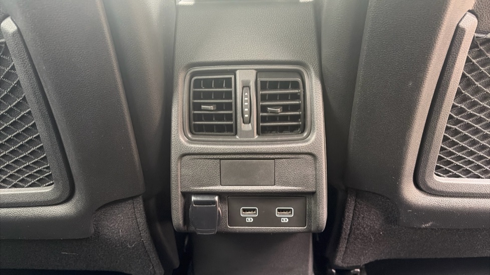 Renault Arkana 1.6 E-TECH Hybrid 145 R.S. Line 5dr Auto Hybrid Estate - Image 17