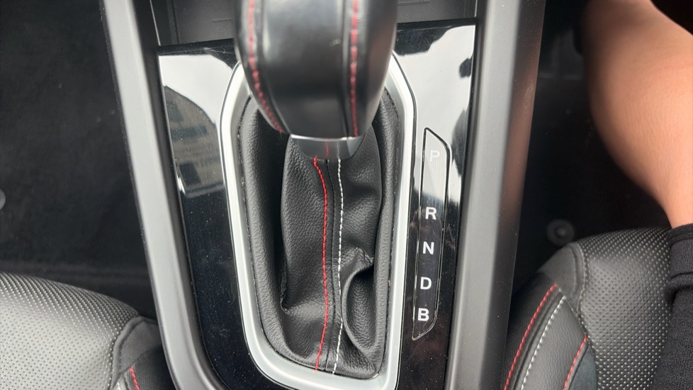 Renault Arkana 1.6 E-TECH Hybrid 145 R.S. Line 5dr Auto Hybrid Estate - Image 20