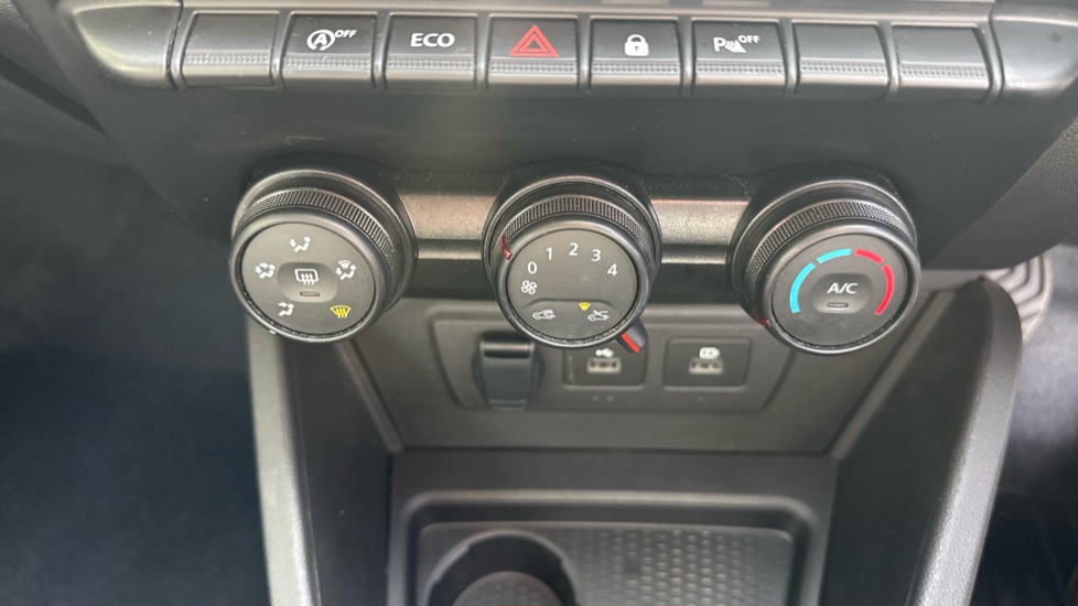 Dacia Duster 1.0 TCe 90 Expression 5dr Petrol Estate - Image 31