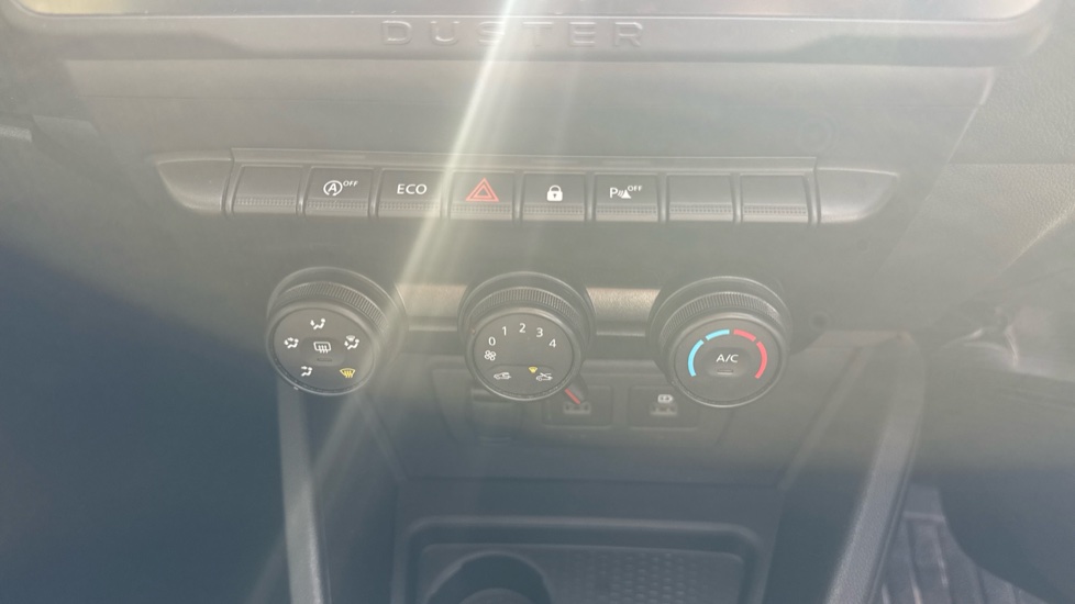 Dacia Duster 1.0 TCe 90 Expression 5dr Petrol Estate - Image 37
