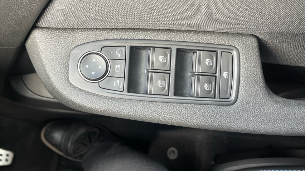 Renault Clio 1.0 TCe 90 Techno Esprit Alpine 5dr Petrol Hatchback - Image 32