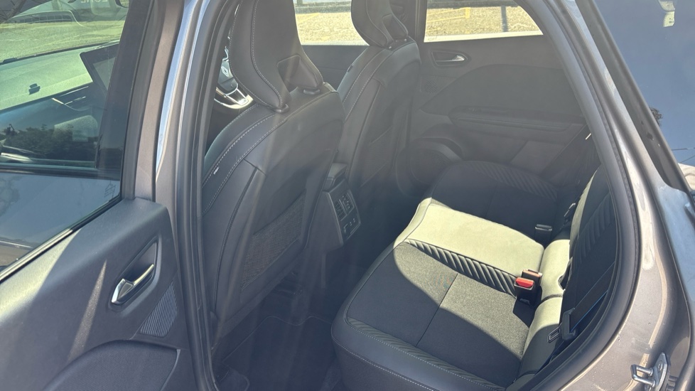 Renault Symbioz 1.8 E-Tech FHEV 160 Iconic Esprit Alpine 5dr Auto Hybrid Estate - Image 16