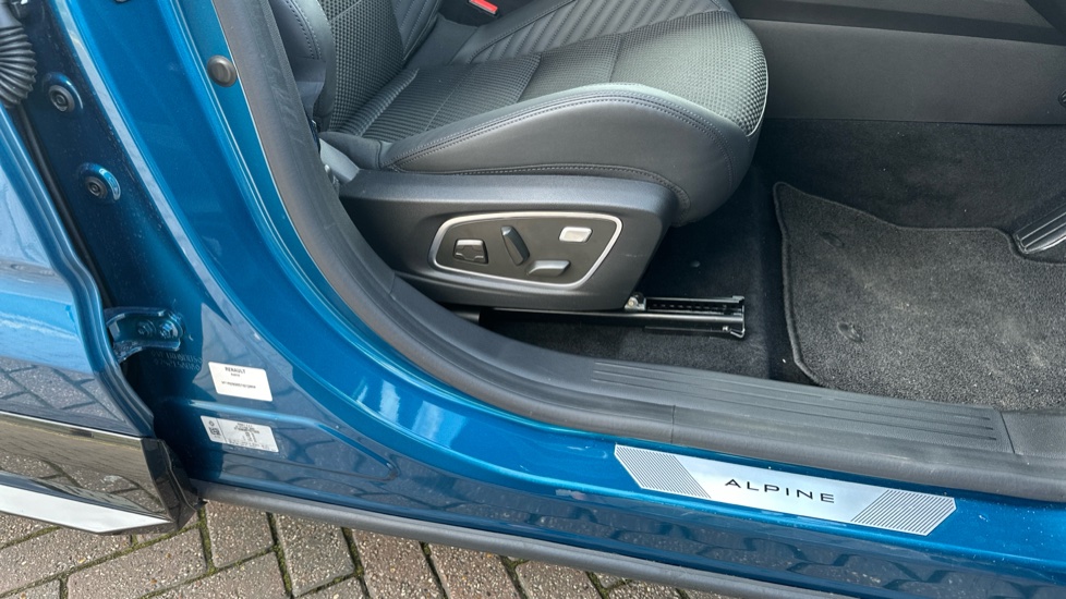 Renault Austral E-Tech Full Hybrid Techno Esprit Alpine 5dr Auto Hybrid Estate - Image 17