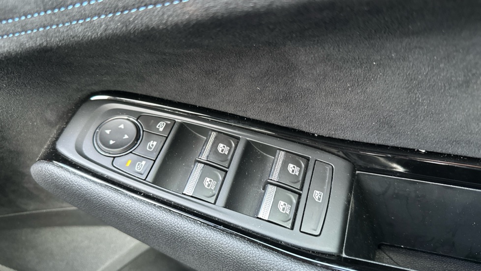 Renault Austral E-Tech Full Hybrid Techno Esprit Alpine 5dr Auto Hybrid Estate - Image 19